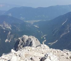 Na dolino z Bohinjem v daljavi.